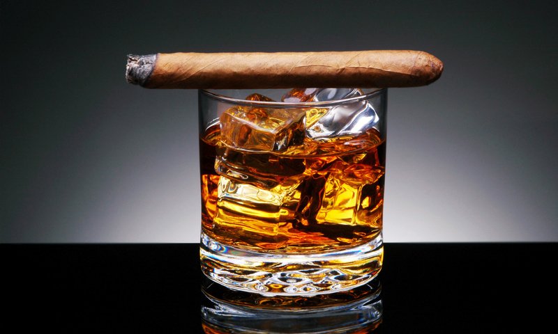 Обои фон, напиток, сигара, льда, табак, спиртное, стакан.кубики, background, drink, cigar, ice, tobacco, alcohol, glass.cubes разрешение 1920x1200 Загрузить