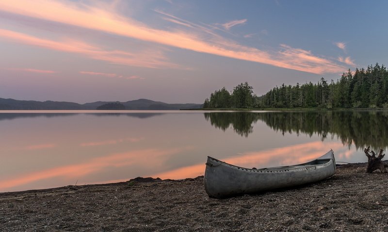 Обои озеро, лес, пляж, рассвет, лодка, lake, forest, beach, dawn, boat разрешение 1920x1200 Загрузить