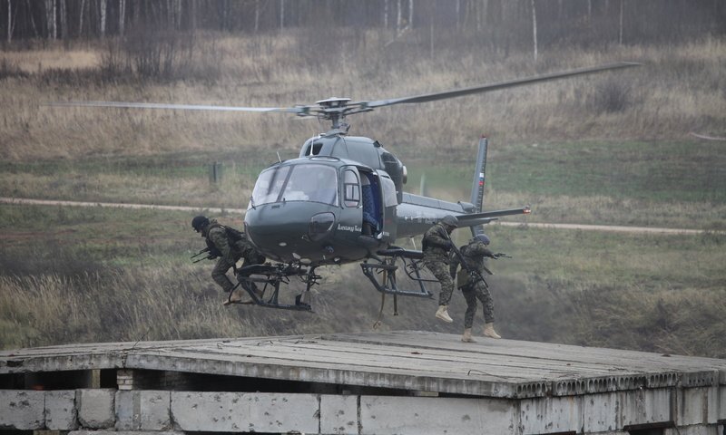 Обои вертолет, десантирование, as355 n, мвд рф, собр рысь, helicopter, landing, the interior ministry, sobr rys разрешение 2560x1600 Загрузить