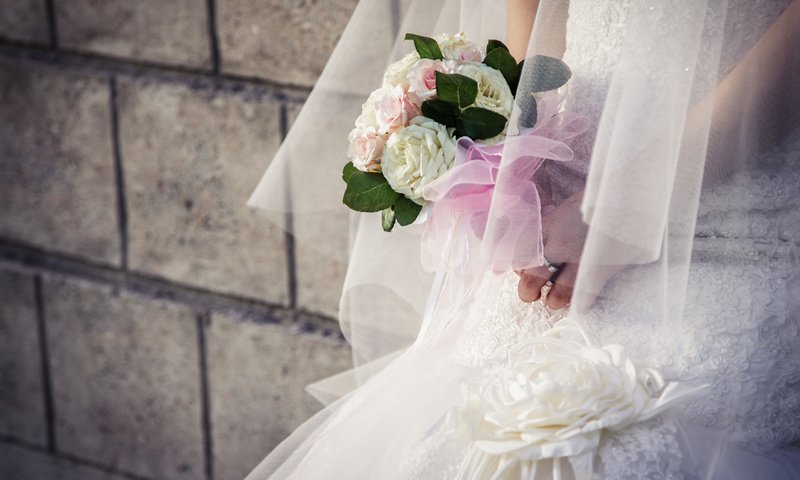 Обои платье, букет, свадьба, невеста, dress, bouquet, wedding, the bride разрешение 2560x1600 Загрузить