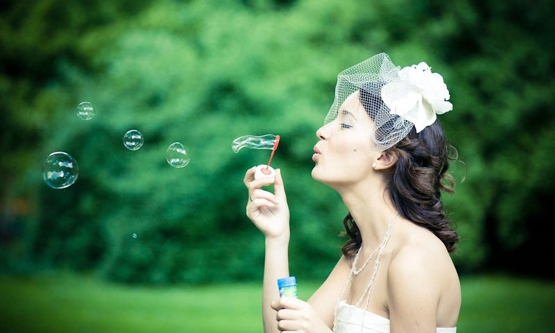 Обои девушка, невеста, мыльные пузыри, girl, the bride, bubbles разрешение 1920x1280 Загрузить