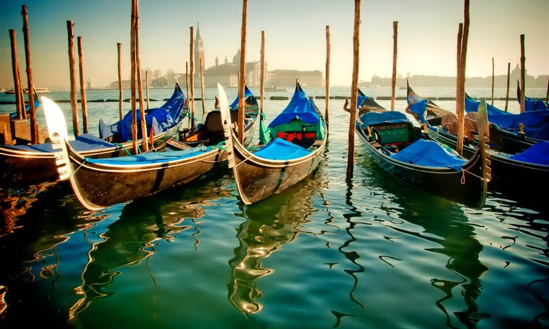 Обои вода, отражение, город, лодки, венеция, канал, италия, гондолы, water, reflection, the city, boats, venice, channel, italy, gondola разрешение 2048x1360 Загрузить