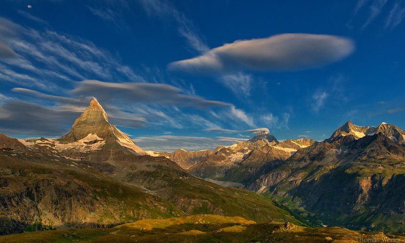 Обои небо, облака, горы, пейзаж, the sky, clouds, mountains, landscape разрешение 2048x1288 Загрузить