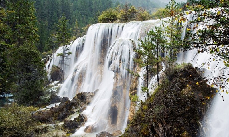 Обои деревья, лес, водопад, китай, trees, forest, waterfall, china разрешение 1920x1260 Загрузить