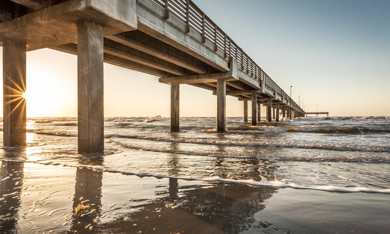 Обои небо, волны, мост.сваи.опоры, the sky, wave, bridge.piles.support разрешение 4096x2160 Загрузить