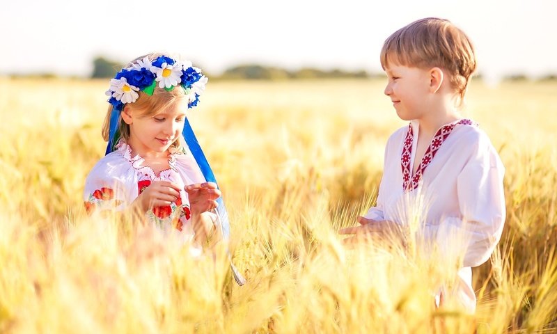 Обои поле, девочка, пшеница, мальчик, field, girl, wheat, boy разрешение 2100x1380 Загрузить