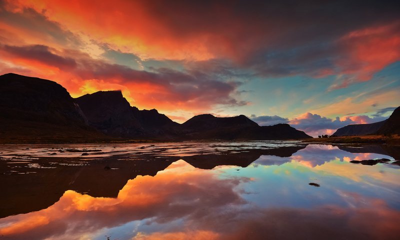 Обои небо, облака, озеро, горы, закат, отражение, пейзаж, рассвет, the sky, clouds, lake, mountains, sunset, reflection, landscape, dawn разрешение 2048x1363 Загрузить