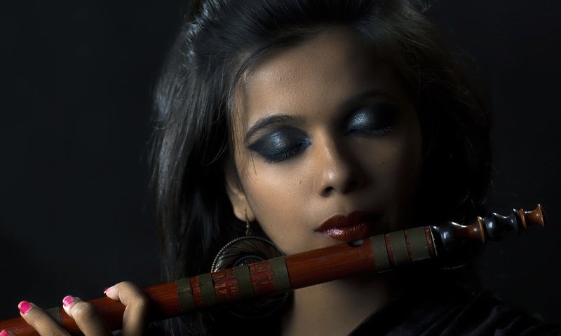 Обои девушка, музыка, флейта, bamboo flute, girl, music, flute разрешение 2048x1463 Загрузить