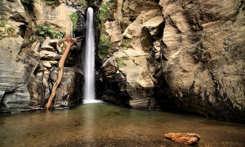 Обои озеро, скалы, водопад, lake, rocks, waterfall разрешение 1920x1200 Загрузить