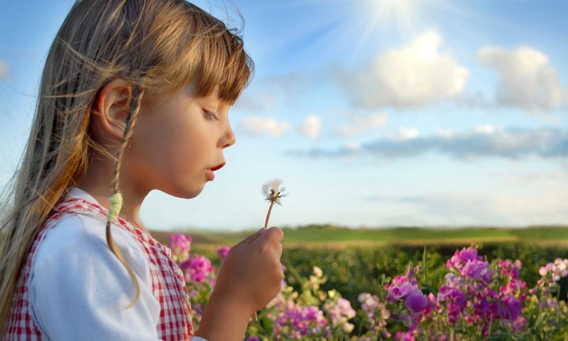 Обои цветы, дети, девочка, одуванчик, счастье, flowers, children, girl, dandelion, happiness разрешение 6972x4746 Загрузить