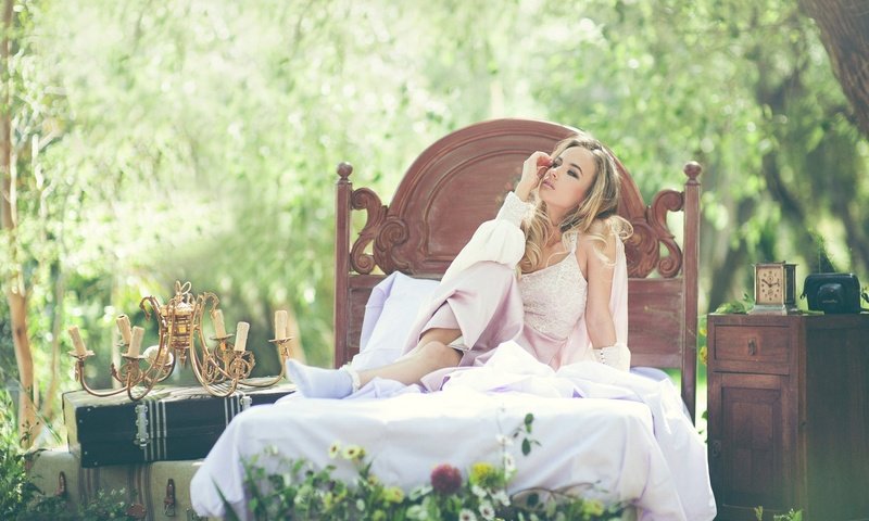 Обои стиль, девушка, блондинка, модель, кровать, lisa esther mikrukova, cвечи, style, girl, blonde, model, bed, candles разрешение 2048x1363 Загрузить