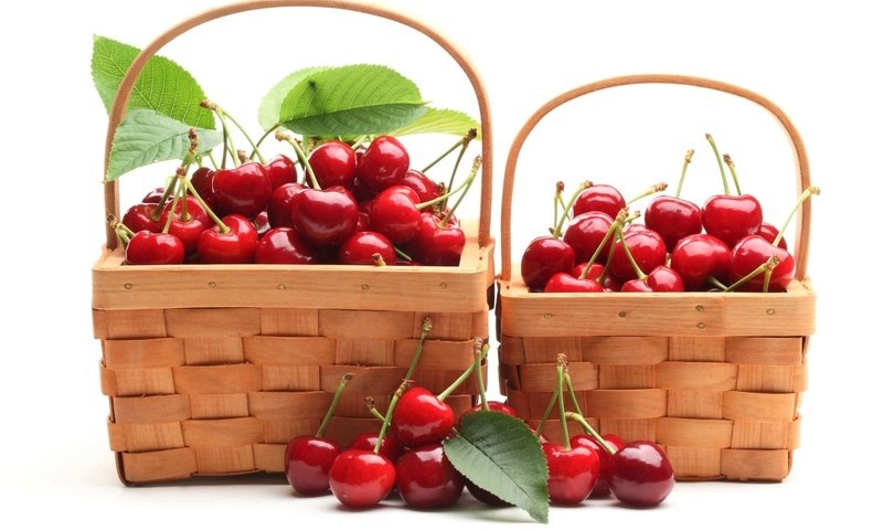 Обои красные, черешня, ягоды, белый фон, вишня, корзинки, red, cherry, berries, white background, baskets разрешение 1920x1200 Загрузить