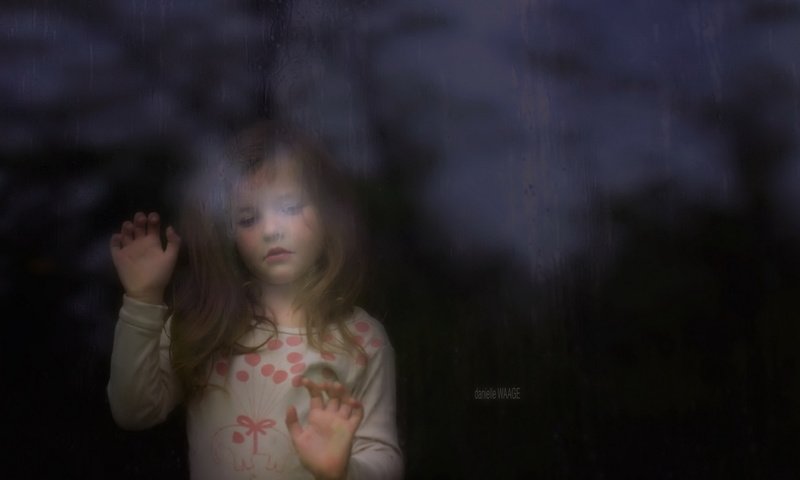 Обои фон, девочка, окно, background, girl, window разрешение 1920x1200 Загрузить