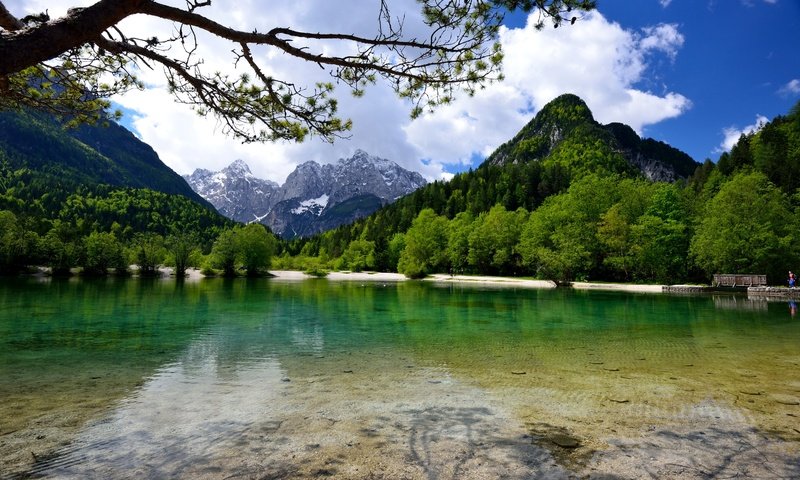 Обои небо, jasna lake, облака, озеро, горы, природа, лес, пейзаж, словения, the sky, clouds, lake, mountains, nature, forest, landscape, slovenia разрешение 3000x2002 Загрузить