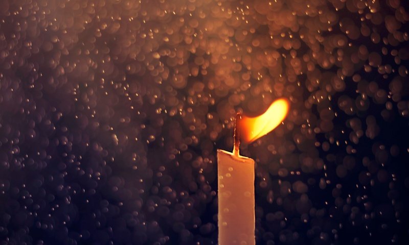 Обои макро, капли, огонь, дождь, свеча, macro, drops, fire, rain, candle разрешение 2048x1701 Загрузить