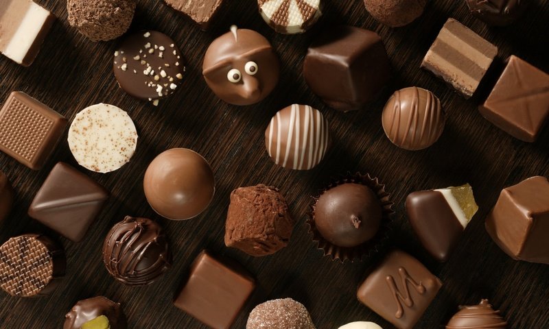 Обои конфеты, черный, белый, шоколад, сладкое, конфета, в шоколаде, молочный, candy, black, white, chocolate, sweet, milk разрешение 1920x1280 Загрузить