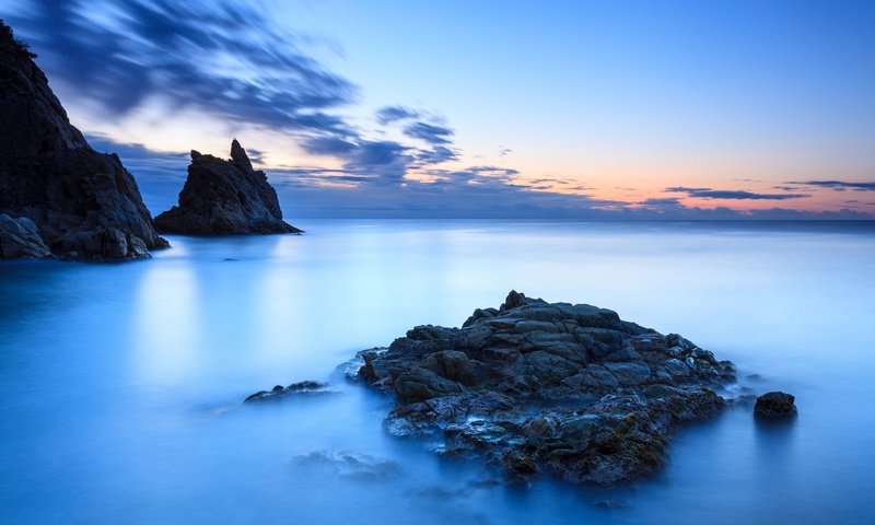 Обои небо, облака, вечер, скалы, камни, море, the sky, clouds, the evening, rocks, stones, sea разрешение 2048x1365 Загрузить