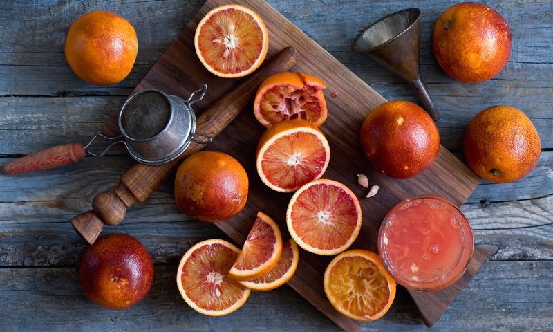 Обои фрукты, апельсины, натюрморт, цитрусы, сок, anna verdina, blood orange, fruit, oranges, still life, citrus, juice разрешение 2000x1313 Загрузить