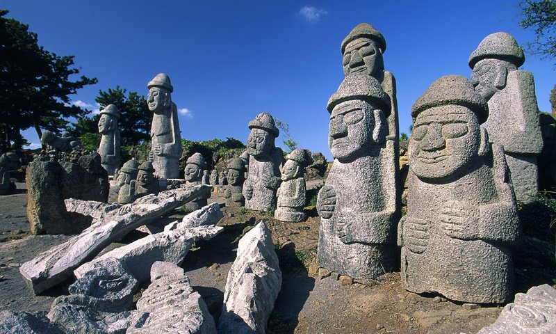 Обои люди, фигуры, статуи, лица, корея, чеджу, каменные, people, figure, statues, face, korea, jeju, stone разрешение 1920x1200 Загрузить