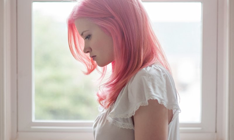 Обои девушка, профиль, розовые волосы, girl, profile, pink hair разрешение 2048x1546 Загрузить