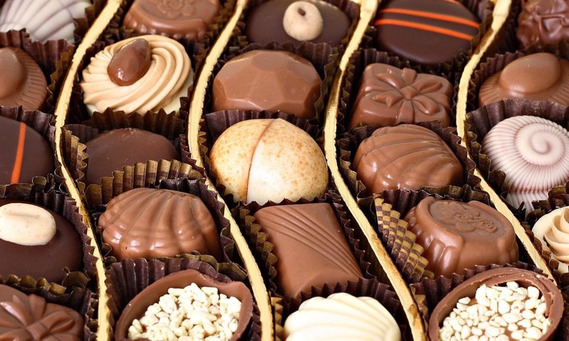 Обои конфеты, шоколад, коробка, сладкое, ассорти, candy, chocolate, box, sweet, cuts разрешение 1920x1200 Загрузить