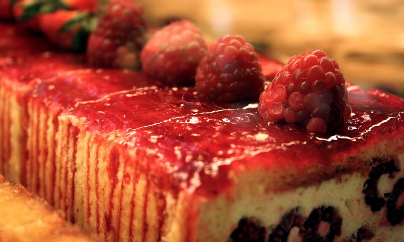 Обои малина, ягоды, сладкое, выпечка, десерт, рулет, raspberry, berries, sweet, cakes, dessert, roll разрешение 2560x1600 Загрузить