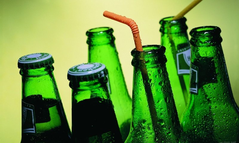 Обои капли, стекло, пиво, бутылки, heineken, drops, glass, beer, bottle разрешение 1920x1200 Загрузить