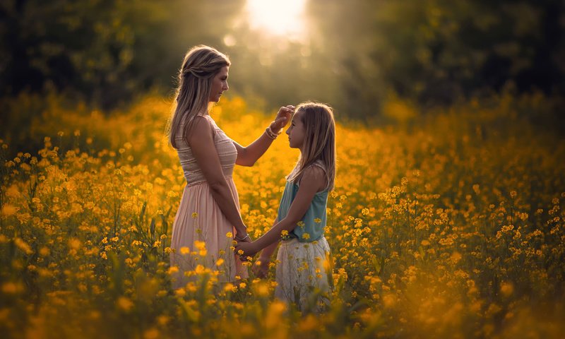 Обои свет, цветы, лето, дети, девочка, луг, любовь, мама, light, flowers, summer, children, girl, meadow, love, mom разрешение 2048x1481 Загрузить