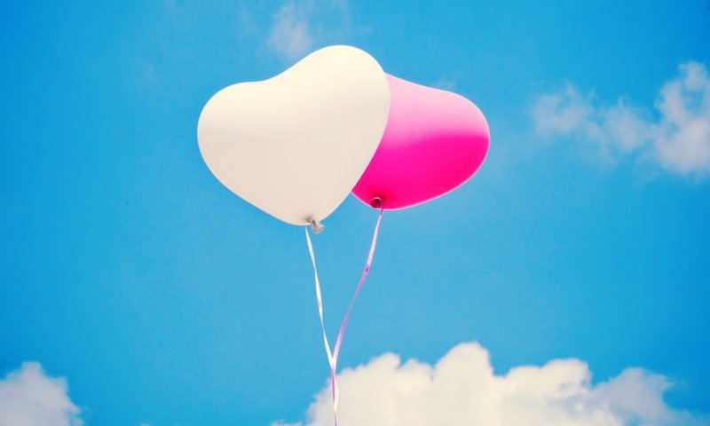 Обои небо, шары, шарики, сердца, белое, воздушные, розовое, the sky, balls, heart, white, air, pink разрешение 2560x1600 Загрузить