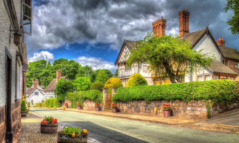 Обои цветы, облака, деревья, кусты, дома, улица, англия, little budworth, flowers, clouds, trees, the bushes, home, street, england разрешение 2394x1500 Загрузить