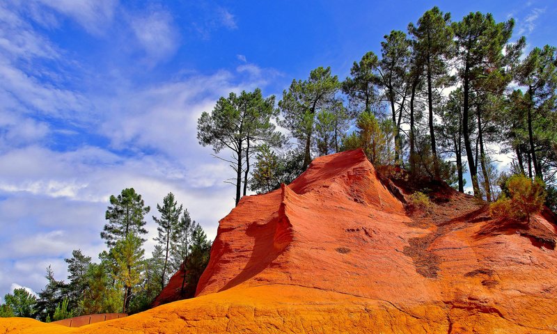 Обои небо, деревья, скала, гора, краски, the sky, trees, rock, mountain, paint разрешение 2048x1145 Загрузить