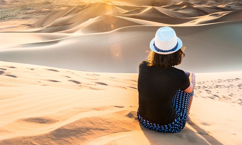 Обои девушка, песок, шляпа, girl, sand, hat разрешение 4256x2812 Загрузить