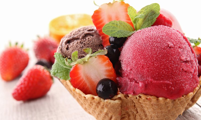 Обои мороженое, клубника, ягоды, сладкое, десерт, смородина, ice cream, strawberry, berries, sweet, dessert, currants разрешение 4798x3198 Загрузить