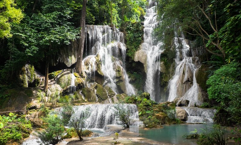 Обои деревья, скалы, природа, лес, водопад, лаос, kuang si waterfall, trees, rocks, nature, forest, waterfall, laos разрешение 2880x1920 Загрузить