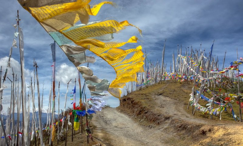 Обои бутан, chele la pass, молитвенные флаги, bhutan, prayer flags разрешение 2047x1294 Загрузить