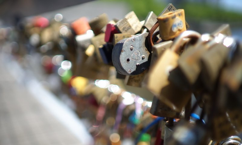 Обои макро, фон, любовь, замки, love locks, macro, background, love, locks разрешение 1920x1280 Загрузить