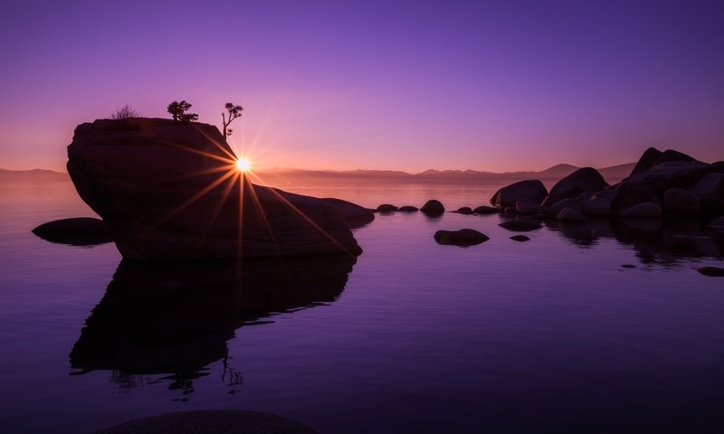 Обои озеро, пейзаж, рассвет, озеро тахо, nv, bonsai rock, lake, landscape, dawn, lake tahoe разрешение 2048x1365 Загрузить