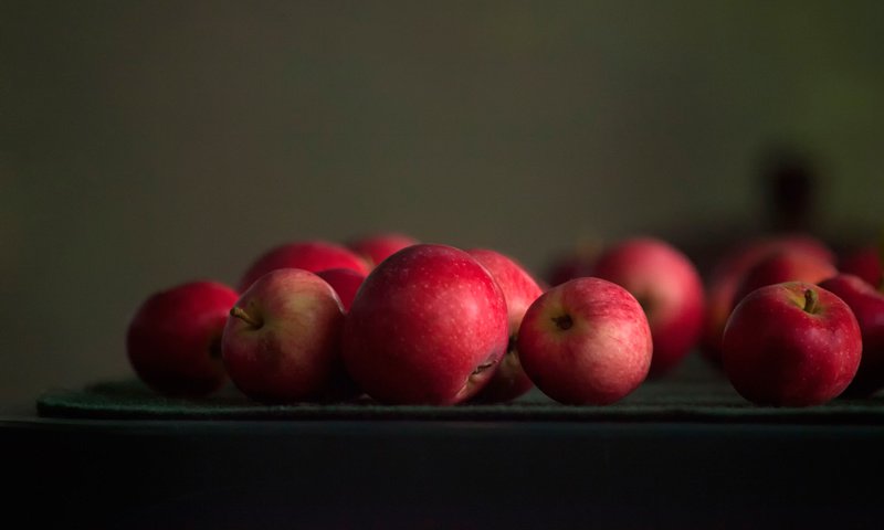 Обои яблоки, красные, боке, apples, red, bokeh разрешение 2048x1365 Загрузить