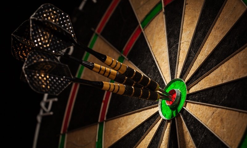 Обои цвета, расцветка, мишень, дартс, дротики, dartboard, perfection of throwing darts, совершенства, color, colors, target, darts, perfection разрешение 2880x1920 Загрузить