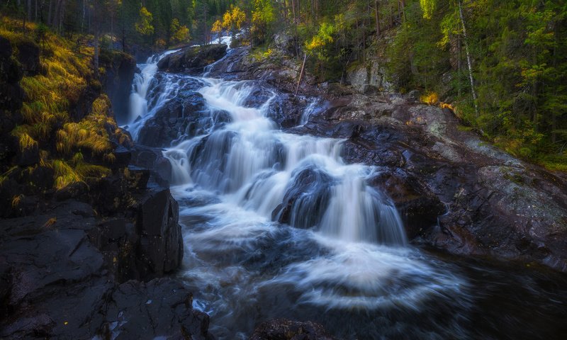 Обои река, скалы, водопад, осень, каскад, river, rocks, waterfall, autumn, cascade разрешение 2048x1124 Загрузить