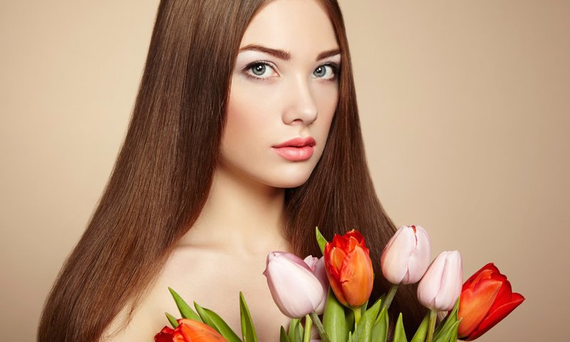 Обои девушка, портрет, взгляд, модель, тюльпаны, шатенка, l, girl, portrait, look, model, tulips, brown hair разрешение 2048x1536 Загрузить