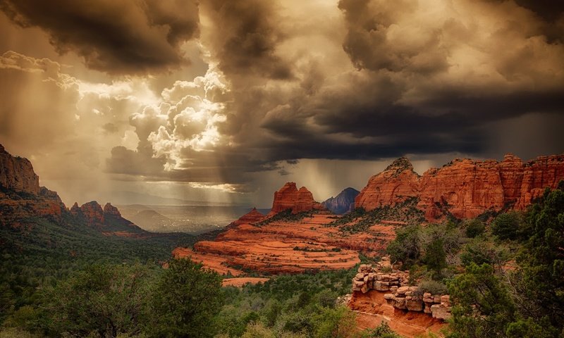 Обои небо, свет, облака, деревья, скалы, каньон, дождь, the sky, light, clouds, trees, rocks, canyon, rain разрешение 1920x1200 Загрузить