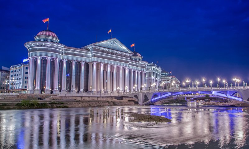 Обои ночь, огни, река, мост, македония, парламент, скопье, вардар, night, lights, river, bridge, macedonia, parliament, skopje, vardar разрешение 2048x1275 Загрузить