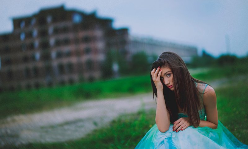 Обои девушка, фон, платье, портрет, взгляд, боке, girl, background, dress, portrait, look, bokeh разрешение 2000x1333 Загрузить