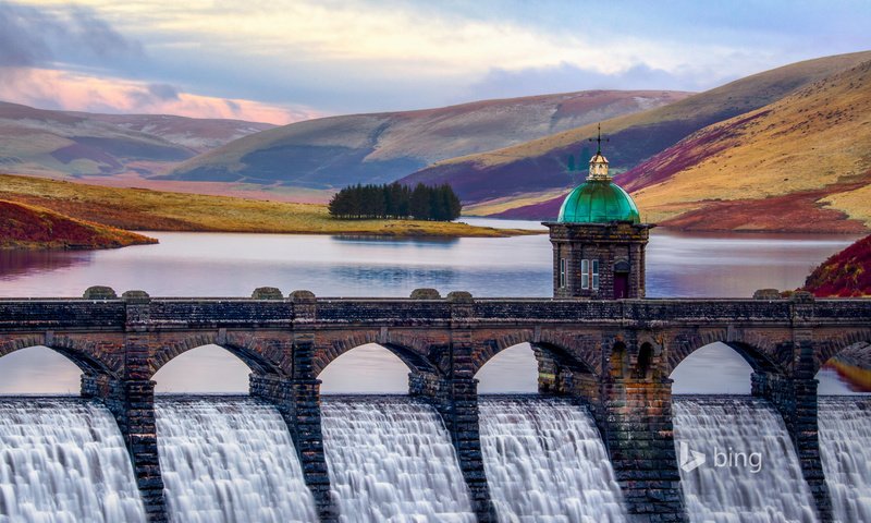 Обои небо, деревья, река, мост, башня, дамба, уэльс, elan valley, плотина крейг гох, dam of craig goch, the sky, trees, river, bridge, tower, dam, wales разрешение 1920x1200 Загрузить