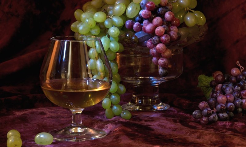 Обои виноград, бокал, ягоды, коньяк, grapes, glass, berries, cognac разрешение 2534x1619 Загрузить