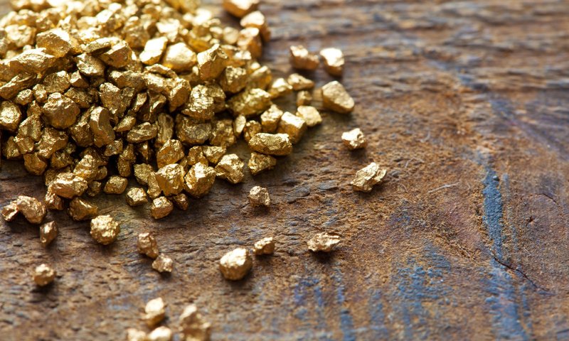 Обои металл, золото, метал, дерева, золотая, золотые самородки, metal, gold, wood, gold nuggets разрешение 4200x2800 Загрузить