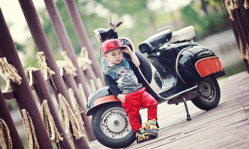 Обои фон, мальчик, мотороллер, background, boy, scooter разрешение 2560x1600 Загрузить