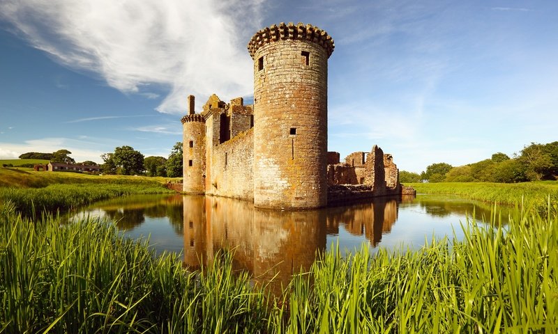 Обои трава, озеро, замок, башня, старинный, старое здание, grass, lake, castle, tower, vintage, the old building разрешение 2880x1916 Загрузить