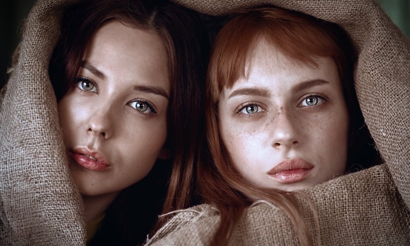 Обои губки, веснушки, две девушки, прелесть, aeterna, sponge, freckles, two girls, the beauty разрешение 2880x2057 Загрузить